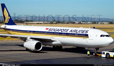 V Stl Airbus A Singapore Airlines Robbie Mathieson