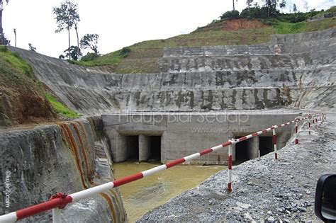 Projek Empangan Hidroelektrik Tasik Kenyir Hulu Terengganu Puah Dam