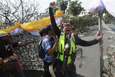 Thai Anti Government Protesters Storm Pm S Compound As Police Look On