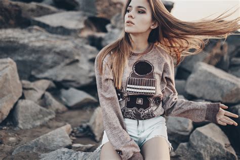 Fondos De Pantalla Mujer Modelo Mirando A Otro Lado Morena Pelo