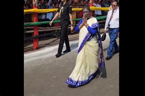 Video President Droupadi Murmu Walks For 2km To Offer Prayers At Puri