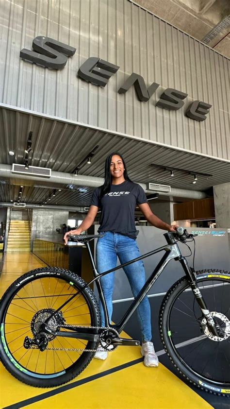 Aline De Souza Uma Jornada de Superação e Paixão Pelo Ciclismo