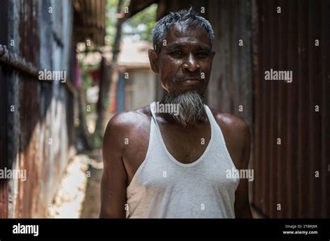 Bangladesh Slum Hi Res Stock Photography And Images Alamy