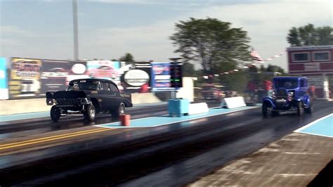 Brew City Gassers Laying Down A Couple 9 Second 1 4 Mile Passes At The 2022 Out A Sight Drags