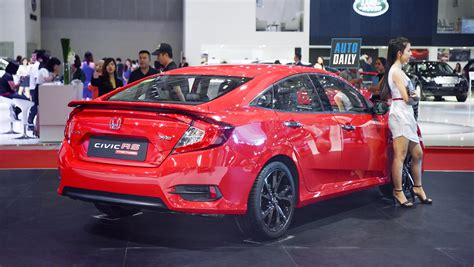 H N Tri U Ng Ch N Mazda Sedan Hay Honda Civic Rs