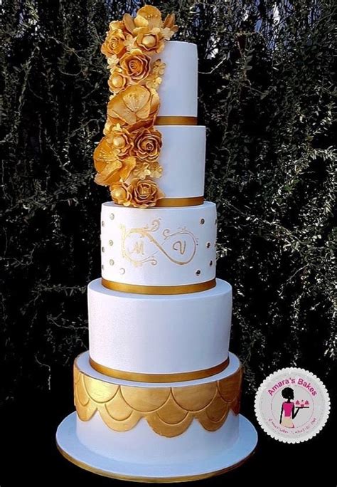 20 Elegant White And Gold Cake Designs The Wonder Cottage Gold Cake Cake Wedding Cake Photos