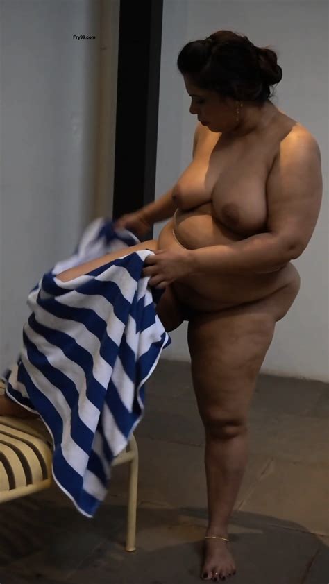 Mallu MILF Geetha Lekshmi Full Nude In Swiming Pool