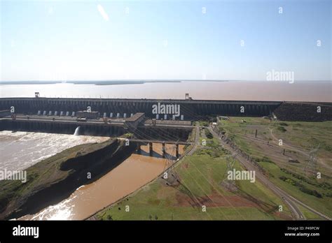 FOZ DO IGUAÇU PR 08 08 2015 HIDRELÉTRICA DE ITAIPÚ Vista aérea da