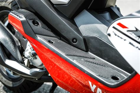 Revista Scooter Nuevos Yamaha Aerox R Y Aerox R Naked