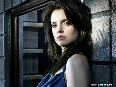 Mena Suvari A Portrait In The Spirit Of Photo Best Brunettes