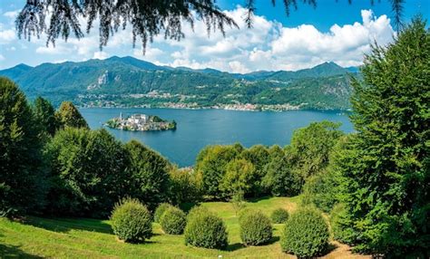 San Giulio Island Es Una Isla Dentro Del Lago Orta En Piamonte Con Un