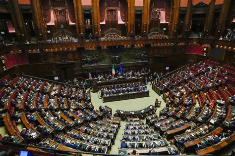 Meloni Gana Voto De Confianza En Parlamento Italiano Ap News