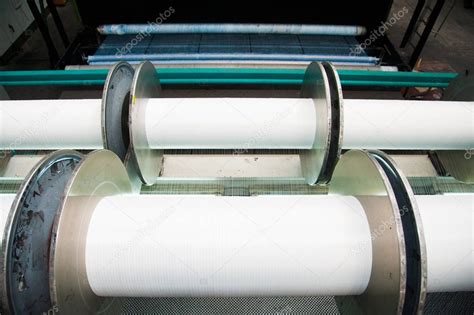 Industria textil bobinas de hilo en la máquina de hilar en una