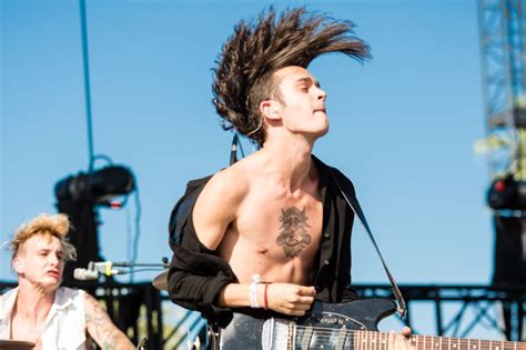 Matty Healy Hair Good Vibes Festival Please Be Naked Let Me Know