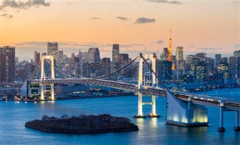 Puente De Rainbow De La Torre De Tokio Foto Premium