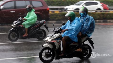 Cuaca Besok Bmkg Minggu September Wilayah Potensi Hujan