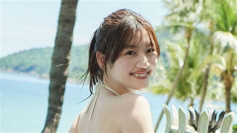 【新カット解禁】タイトルは『私のおしり』おちゃめなポージングの水着×浮輪カット公開 日向坂46・佐々木美玲1st写真集 めざましmedia