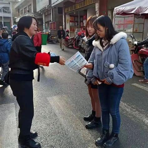 【新春走基层】织金县化起镇：惠民政策响街头 就业服务入万家群众赶场扶贫