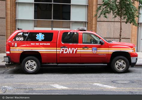 Einsatzfahrzeug FDNY EMS Haz Tac Battalion KdoW 935 BOS