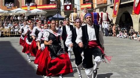 Las Mujeres Irrumpen En El Dance De Graus En Una Ma Ana Hist Rica En