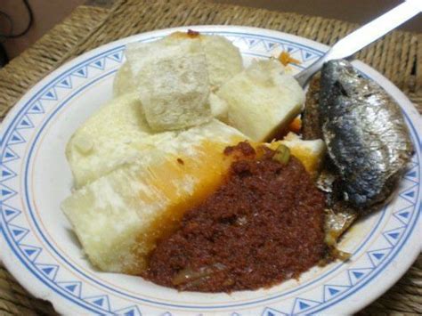 Ignames Bouillies Et Poisson African Food Food Inspiration Food