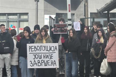 Ire Se Blokade Po Kolama U Srbiji Vlast Na La Re Enje Za Proteste