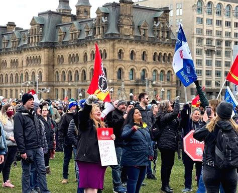 Members of the Public Service Alliance of Canada (PSAC) demonstrate on ... 