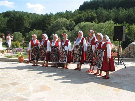 Народни обичаи - коледуване, лазаруване, кукерство, Еньовден, Селски ...