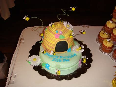 Our Decorated Cakes and Cupcakes: Bee Hive Birthday Cake