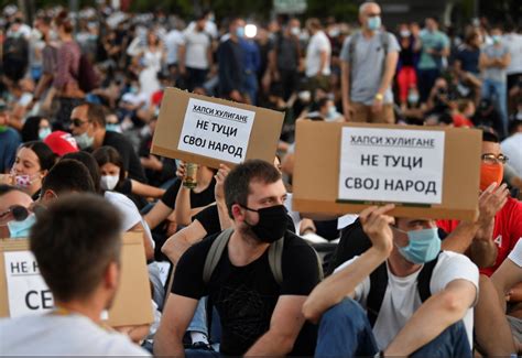 Uživo Treći dan protesta u Beogradu Demonstranti najurili