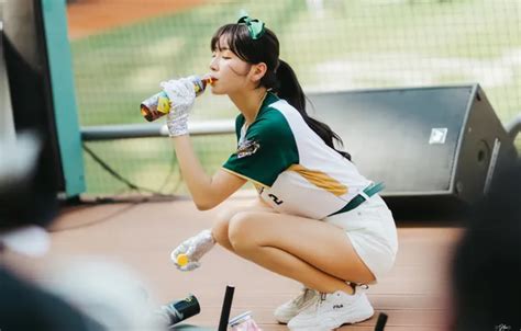 Обои Girl Asian brunette cute на телефон и рабочий стол раздел девушки разрешение x
