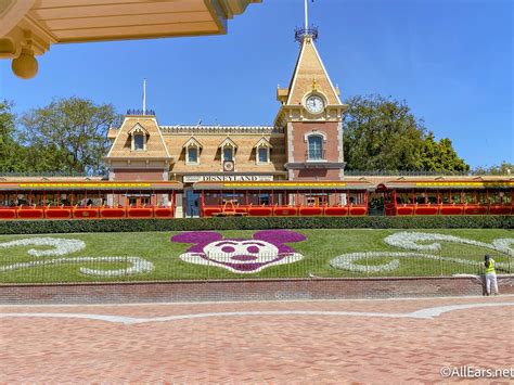 dlr 2021 disneyland resort theme park disneyland train station railroad ...