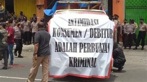 kantor mpm finance  kota kediri digeruduk massa  oknum penagih