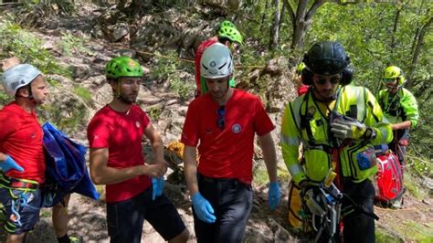 Bolzano Ventenne Muore Precipitando Nel Bosco Dopo Un Lancio Con La