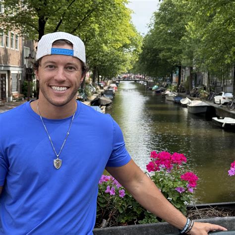 Fits 500+ Cans & Bottles 🍻 | The World's First Universal Can Cooler! 🍻