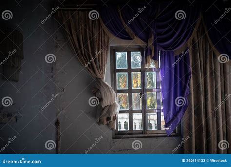 Abandoned Old Haunted Mansion Stock Image - Image of mansion, moon ...