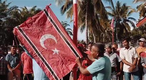 Bendera Bulan Bintang Berkibar Di Langit Aceh Pada Peringatan Milad GAM