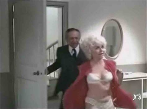 Barbara Windsor Nuda ~30 Anni In Carry On Girls