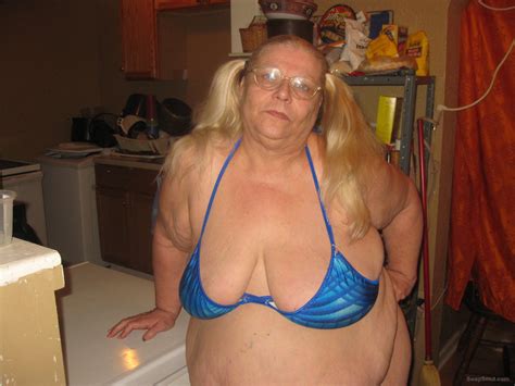 Showing Off Before A Cam Show Teasing BBW Wearing A Bikini