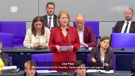 Bmfsfj Lisa Paus Steht Im Deutschen Bundestag Rede Und Antwort