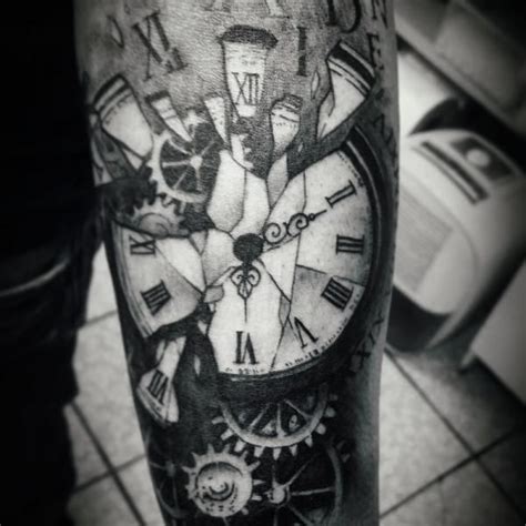 Quelle Est La Signification Du Tatouage D Horloge Le Temps S Est