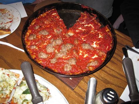 Chicago Pizza Challenge 2010: Stop #4 Pequod's Pizza