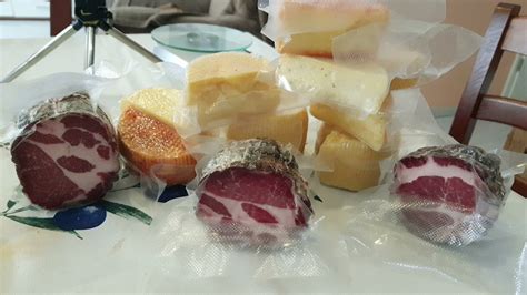 Degustazione Capocollo Artigianale Di Salumi E Formaggi Del Mese