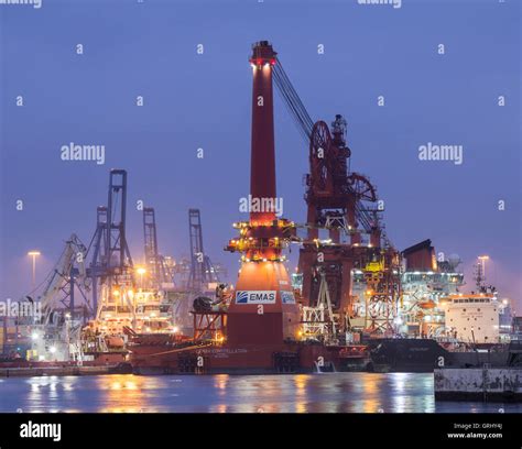 Pipelaying Ship High Resolution Stock Photography And Images Alamy