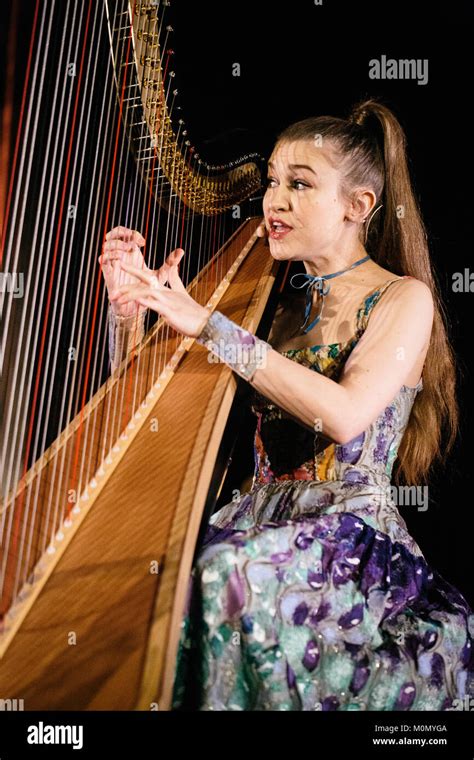 Joanna Newsom Hi Res Stock Photography And Images Alamy