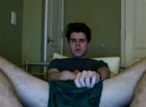 Cute Guy Flashes Cock On Webcam Boogierobby Gay Peekvids