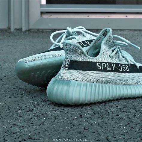 ᐉ Primer vistazo a las Yeezy Boost 350 V2 Jade Ash Zapas News