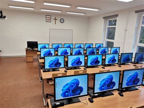 nowa pracownia komputerowa zespol szkol  slawnie im jana henryka