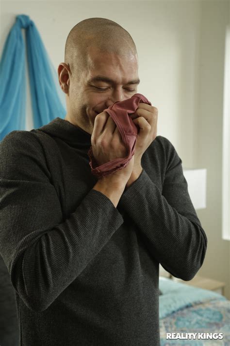 Gorgeous Milf Lela Star Shows Off Her Bubble Butt And Gets Fucked Coedcherry