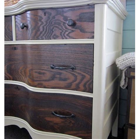 Two Toned Dresser I Am So Doing This Great Way To Spruce Up Something Outdated Diy Dresser